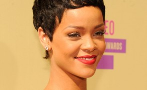 Rihanna debuts new ‘do at VMA’s